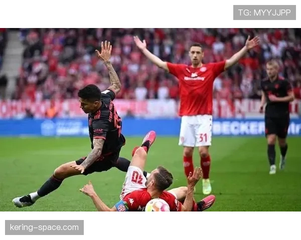 特写:拜仁vs多特,于帕梅卡诺一次关键的从区域协防转为个人上抢破坏单刀 特写:拜仁vs多特,于帕梅卡诺一次关键的从区域协防转为个人上抢破坏单刀