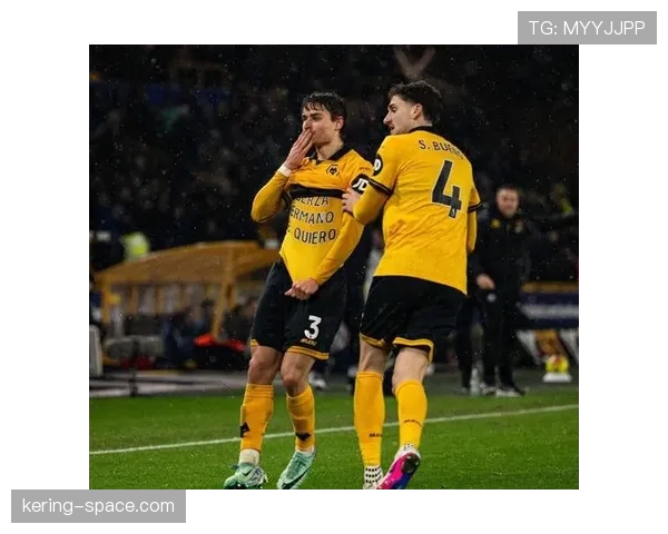 半场补时阶段,特鲁瓦后卫自摆乌龙,昂热1-0领先